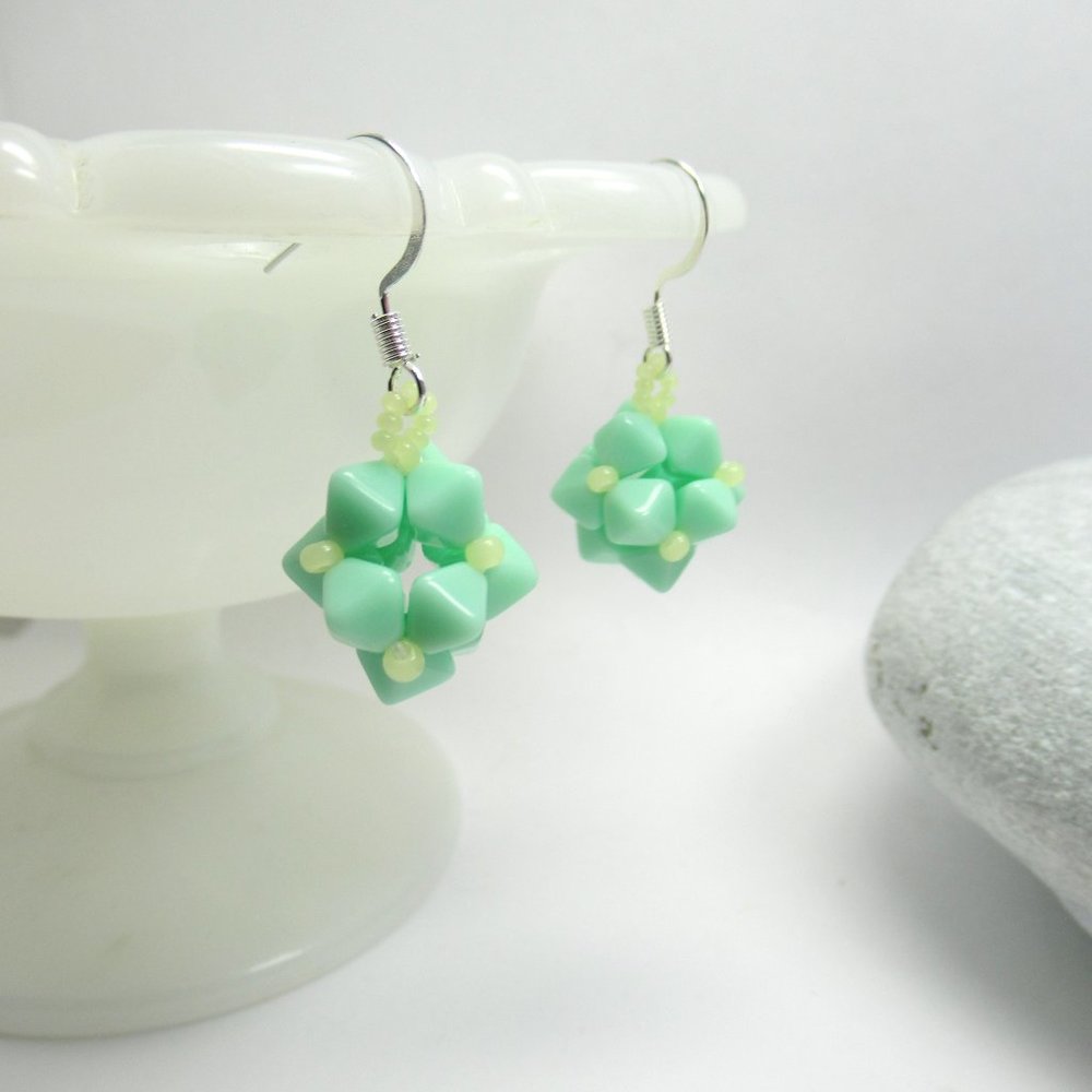 Uranium glass beaded bead earrings - Picture 15 of 16